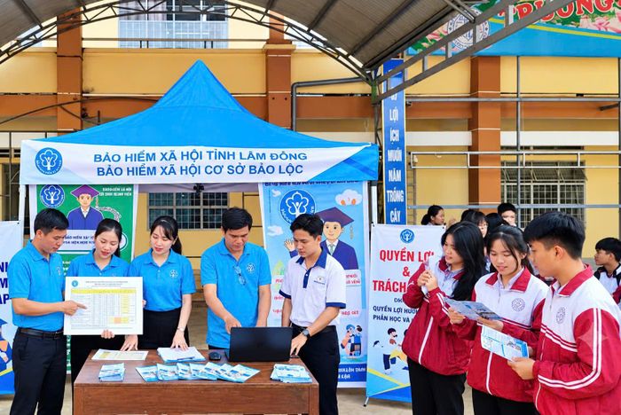 BHXH cơ sở Bảo Lộc tuyên truyền chính sách BHYT cho học sinh