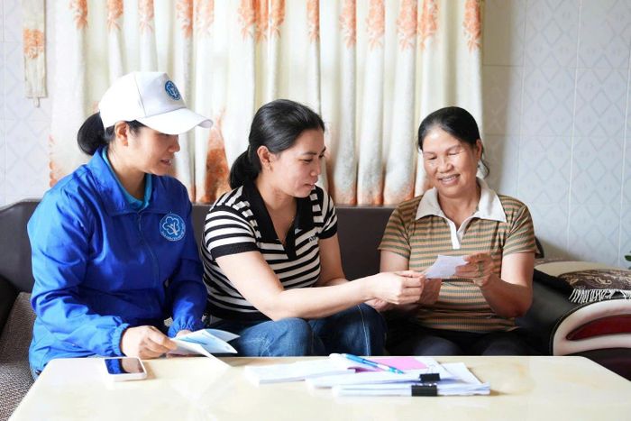 BHXH cơ sở Đinh Văn Lâm Hà tuyên truyền các chính sách BHXH, BHYT cho người dân