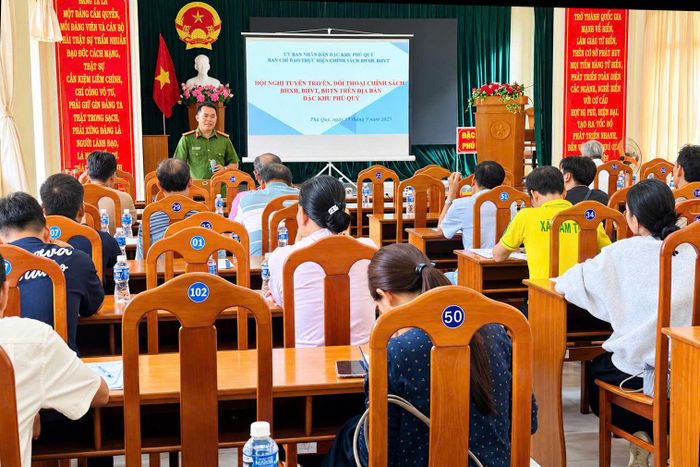 BHXH Đặc khu Phú Quý tuyên truyền, đối thoại chính sách BHXH, BHYT, BHTN cho các doanh nghiệp trên địa bàn