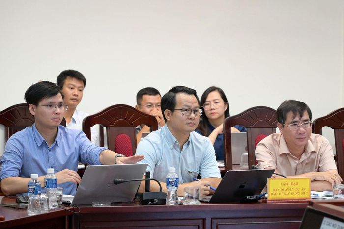 Đại diện đơn vị tư vấn (ngồi giữa) tham gia tại cuộc họp