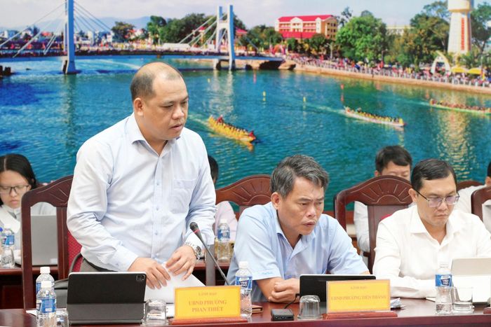 Ông Trần Nguyên Lộc, Chủ tịch UBND phường Phan Thiết có ý kiến tại cuộc họp