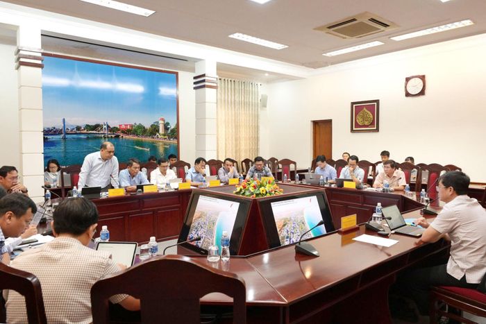 Các đại biểu có ý kiến tại cuộc họp