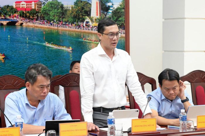 Ông Lê Thanh Sơn, Chủ tịch UBND phường Mũi Né có ý kiến tại cuộc họp