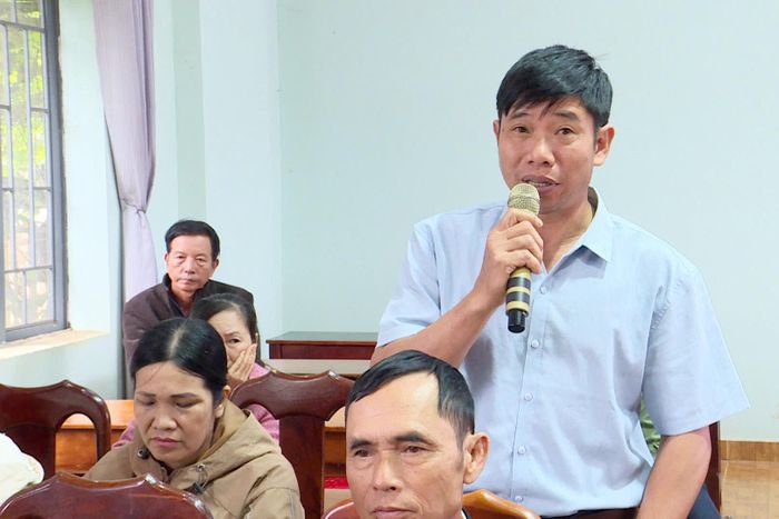 Cử tri Nguyễn Cao Nguyên phản ánh đường, điện hiện nay còn nhiều hạn chế, mất an toàn