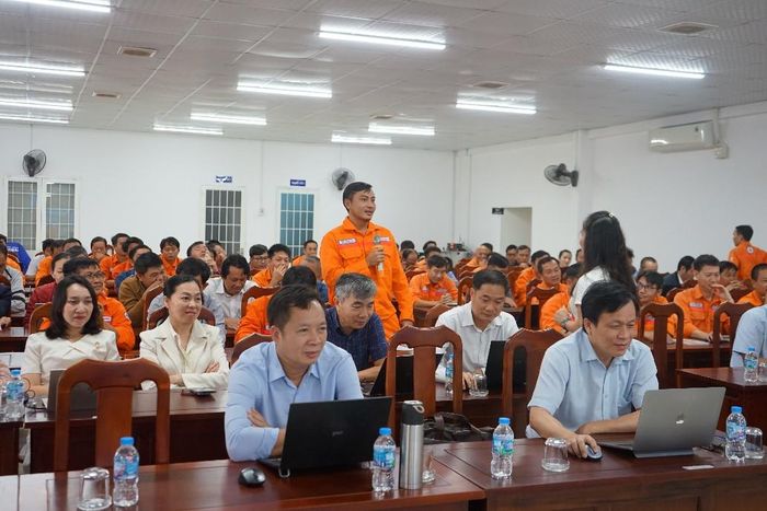 Học viên trao đổi những kỹ năng mềm để đạt hiệu quả cao trong phối hợp công việc