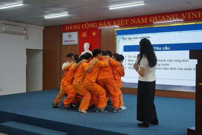 Học viên tham gia bài tập kỹ năng