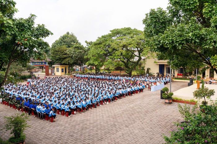 Đại biểu và học sinh tham gia chương trình