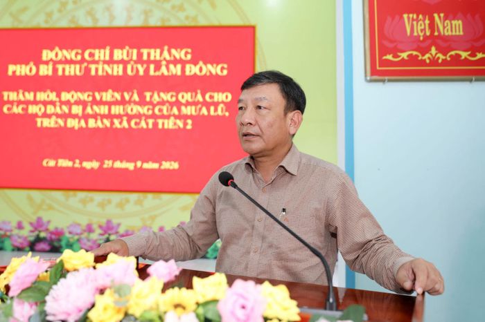 Làm việc với lãnh đạo xã Cát Tiên 2 và Cát Tiên 3, đồng chí Bùi Thắng, Phó Bí thư Tỉnh ủy Lâm Đồng yêu cầu chính quyền cấp cơ sở tuyệt đối không được chủ quan trước mọi tình huống thiên tai
