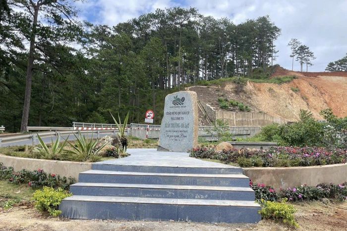 Điểm dừng chân đèo D’ran, phường Xuân Trường - Đà Lạt được triển khai tạo điểm nhấn cảnh quan hướng tới Festival Hoa Đà Lạt lần thứ XI năm 2026