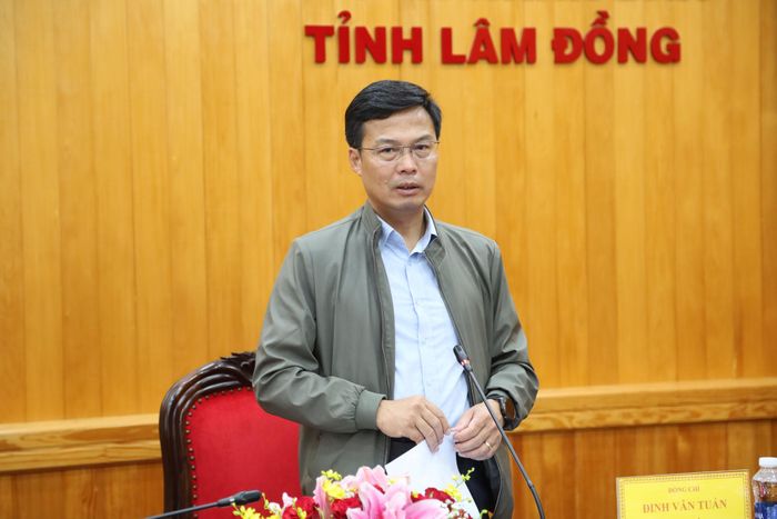 Đồng chí Đinh Văn Tuấn, Tỉnh ủy viên, Phó Chủ tịch UBND tỉnh, Trưởng ban Chỉ đạo 515 tỉnh Lâm Đồng phát biểu chỉ đạo