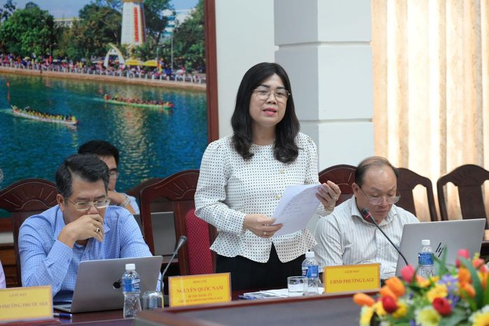 Chủ tịch UBND phường La Gi Đặng Thị Hồng Lâm có ý kiến tại cuộc họp
