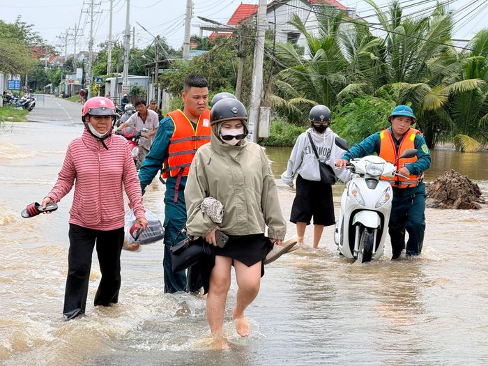 Đường Kim Bình, phường Hàm Thắng vẫn chìm trong nước