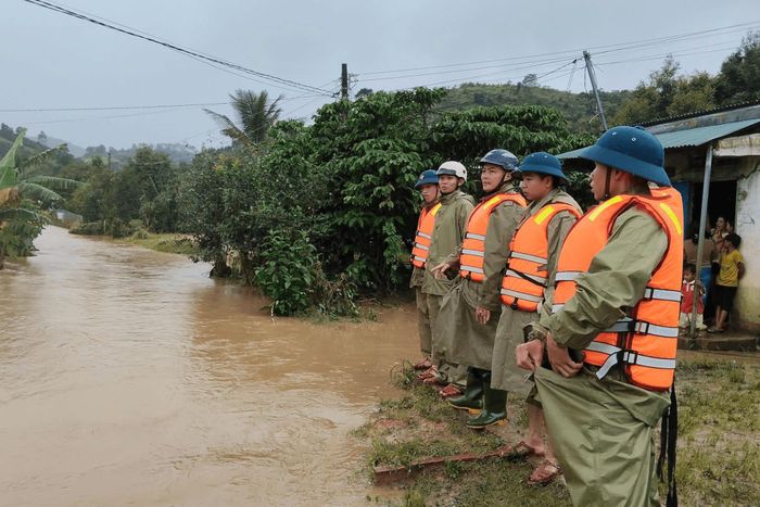 Lực lượng chức năng Bảo Lâm 3 với phương châm "4 tại chỗ" bảo đảm tính mạng, tài sản của Nhân dân trong cao điểm mùa mưa bão