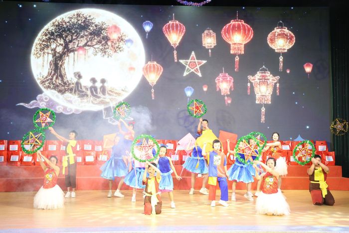 Tiết mục biểu diễn văn nghệ Ngày hội trăng rằm