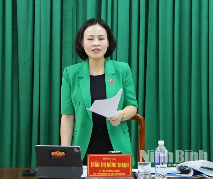 Đồng chí Trần Thị Hồng Thanh, Tỉnh uỷ viên, Phó Trưởng Đoàn đại biểu Quốc hội tỉnh, Trưởng Đoàn khảo sát phát biểu kết luận buổi làm việc.
