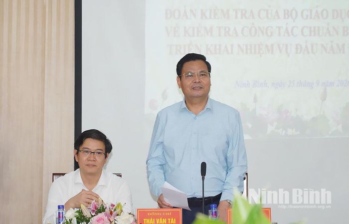 Đồng chí Bùi Thành Đông, Tỉnh ủy viên, Bí thư Đảng ủy, Chủ tịch HĐND phường Hoa Lư phát biểu tại hội nghị.