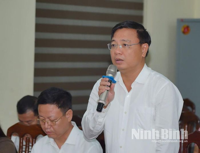 Lãnh đạo Trường THPT Chuyên Lê Hồng Phong phát biểu tại hội nghị.