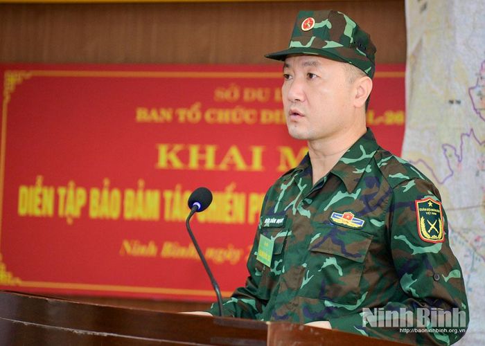 Đồng chí Bùi Văn Mạnh, Tỉnh ủy viên, Giám đốc Sở Du lịch, Trưởng Ban Chỉ huy Diễn tập bảo đảm tác chiến phòng thủ Sở Du lịch năm 2026 phát biểu khai mạc diễn tập.