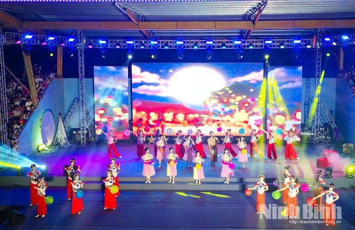 Tiết mục văn nghệ tại chương trình.