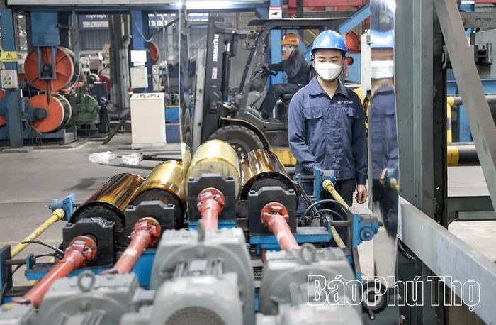 Từ một doanh nghiệp nhỏ, Công ty Cổ phần Tập đoàn sản xuất thép Việt Đức (Khu công nghiệp Bình Xuyên) đã vươn lên thành một trong những nhà sản xuất thép uy tín hàng đầu Việt Nam.