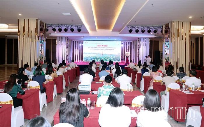 Toàn cảnh hội nghị.