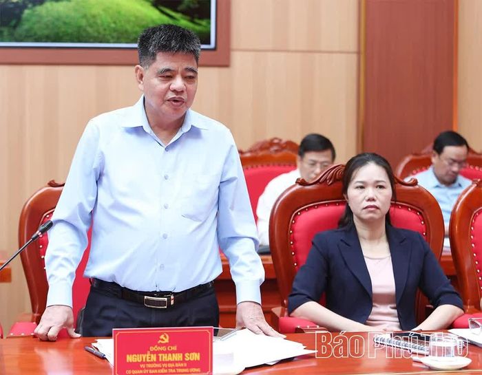 Đại diện Ủy ban Kiểm tra Trung ương phát biểu tại hội nghị. 