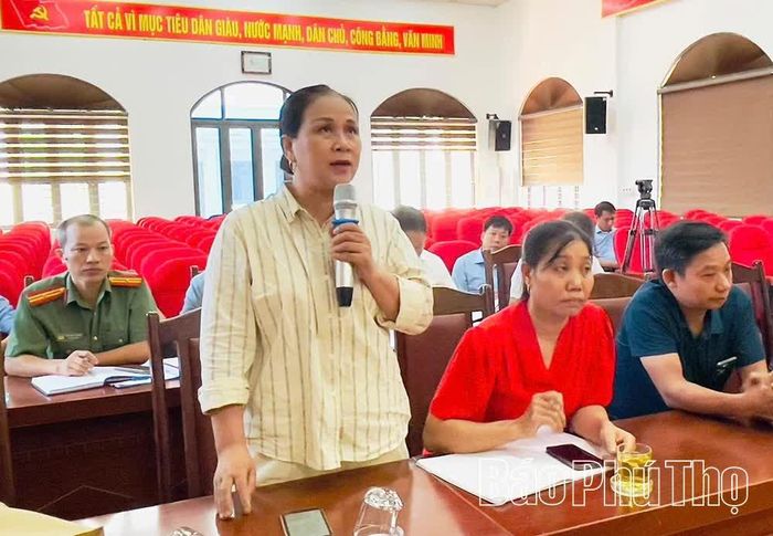 Các hộ dân trình bày kiến nghị tại buổi đối thoại.
