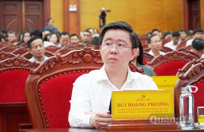 Đồng chí Bùi Hoàng Phương, Phó Bí thư Tỉnh ủy, Chủ tịch UBND tỉnh dự hội nghị - Ảnh: X.P