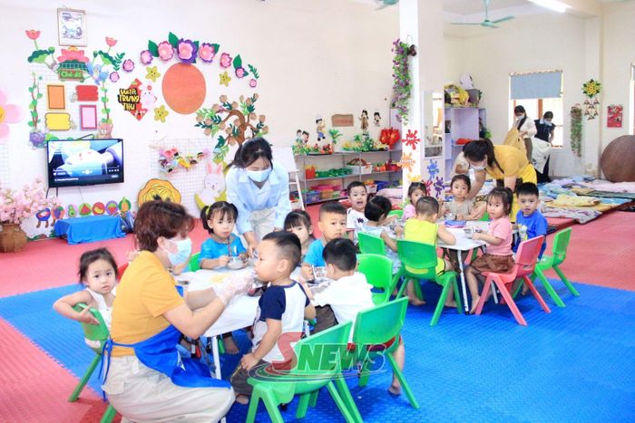 Bữa ăn trưa của học sinh Trường Mầm non Tô Hiệu.