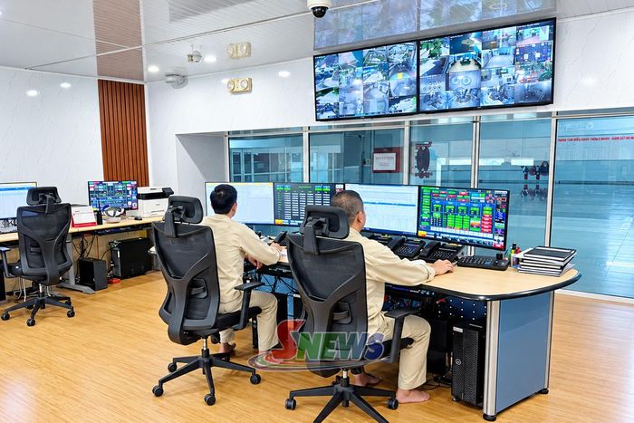 Ca làm việc của công nhân nhà máy thuỷ điện Nậm Chiến, xã Mường La.