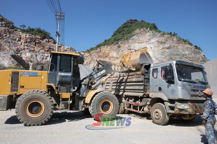 Khai thác đá tại Công ty cổ phần Xây dựng Trường Giang.