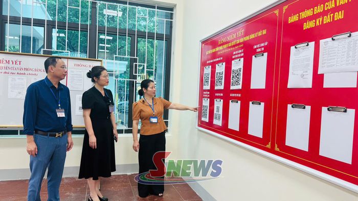 Kiểm tra việc ban hành và niêm yết TTHC tại Sở Nông nghiệp và Môi trường.