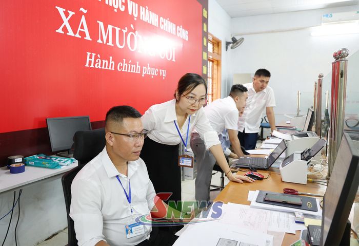 Đoàn kiểm tra liên ngành của tỉnh kiểm tra công tác cải cách hành chính tại xã Mường Cơi.