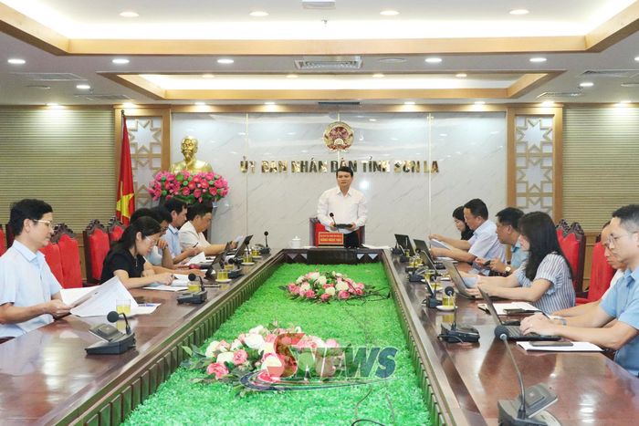 Các đại biểu tham dự cuộc làm việc.