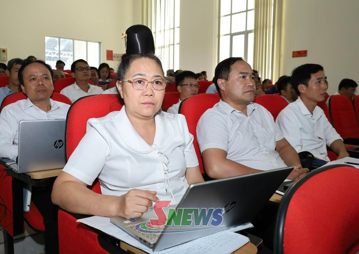 Các đại biểu dự hội nghị.