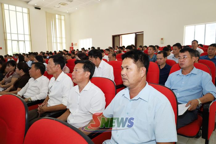 Các đại biểu dự hội nghị.