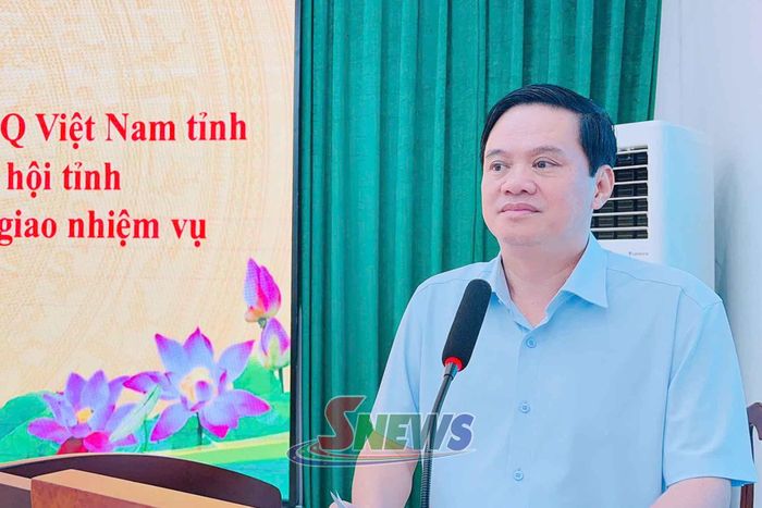 Đồng chí Nguyễn Mạnh Hùng, Ủy viên Ban Thường vụ Tỉnh ủy, Phó Chủ tịch Thường trực Ủy ban MTTQ Việt Nam tỉnh phát biểu tại hội nghị.