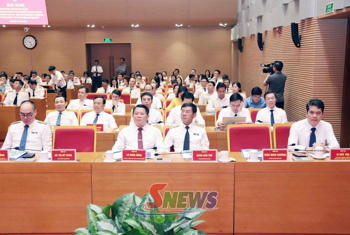Các đồng chí đại biểu tỉnh Sơn La dự hội nghị.
