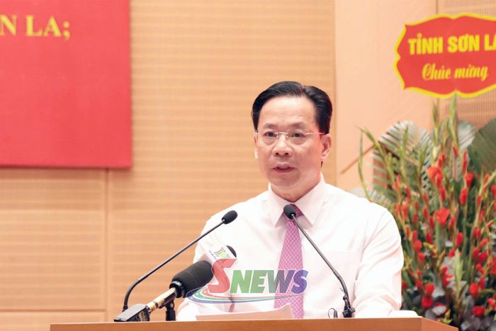  Đồng chí Hoàng Văn Nghiệm, Bí thư Tỉnh ủy Sơn La, phát biểu tại hội nghị.