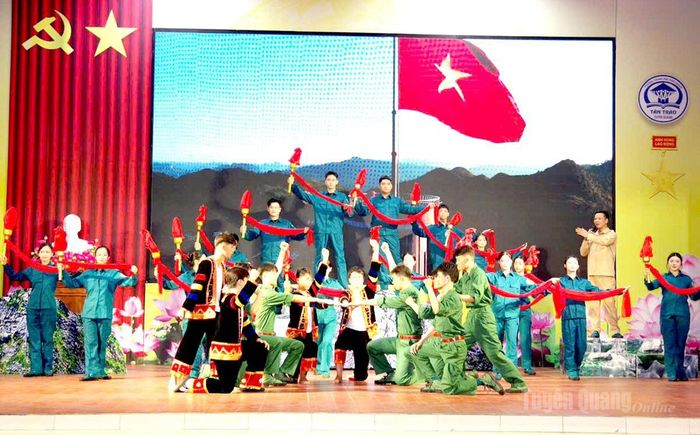 Nội dung thi trong chương trình Sắc màu sao vuông lực lượng vũ trang Quân khu tham gia tổng duyệt.