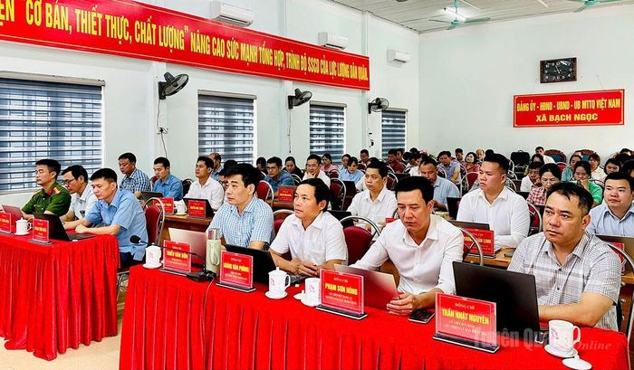 Các đại biểu dự tại điểm cầu xã Bạch Ngọc.
