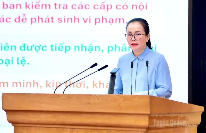 Phó Chủ nhiệm UBKT Tỉnh uỷ Nguyễn Thị Ngân quán triệt Chương trình hành động của BCH Đảng bộ tỉnh thực hiện Quy định số 207-QĐ/TW của BCH Trung ương về những điều đảng viên không được làm và Kế hoạch số 05 của Bộ Chính trị về thực hiện Quy định số 207-QĐ/TW.