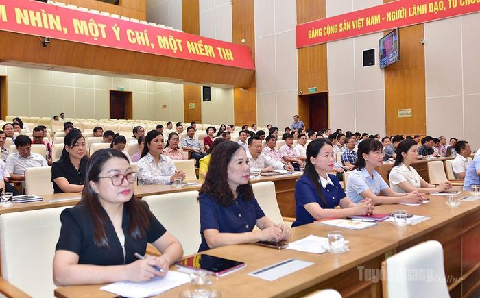 Các đại biểu dự hội nghị tại điểm cầu Trung tâm Hội nghị tỉnh.