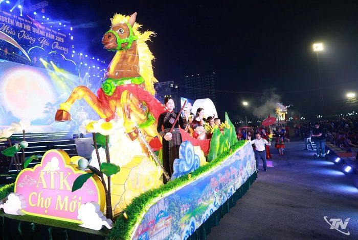 Mô hình đèn Trung thu xã Chợ Mới.
