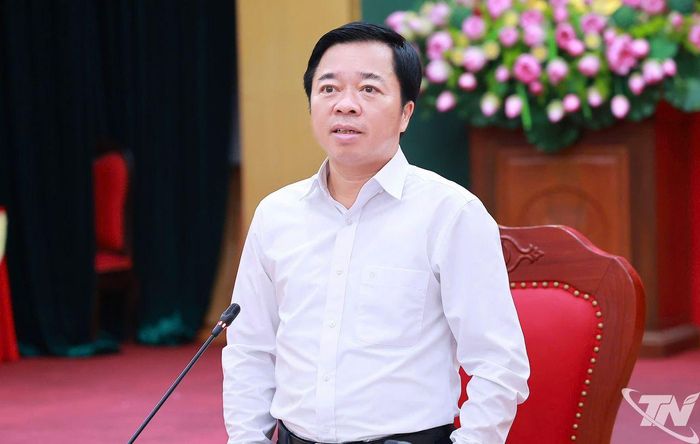 Đồng chí Bùi Văn Lương phát biểu kết luận Hội nghị.