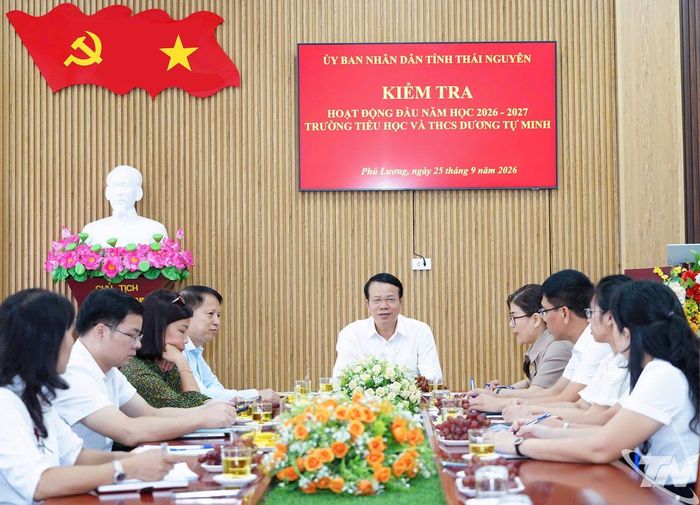Đồng chí Phó Chủ tịch UBND tỉnh chỉ đạo các địa phương ổn định trường lớp sau sắp xếp, quản lý chặt chẽ bữa ăn bán trú và các khoản thu đầu năm học. 