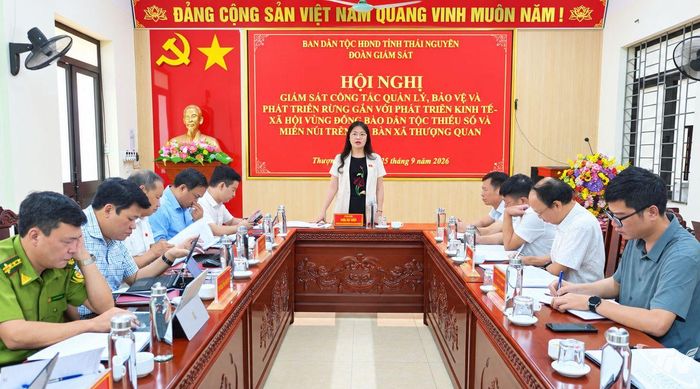 Đoàn giám sát làm việc tại xã Thượng Quan.