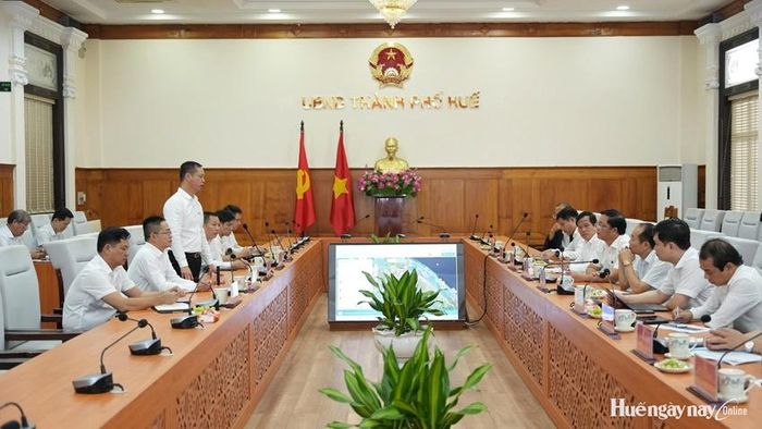 Toàn cảnh buổi làm việc.