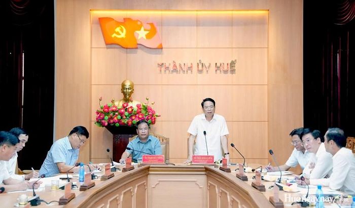 Đồng chí Trần Khánh Hòa phát biểu tại hội nghị.