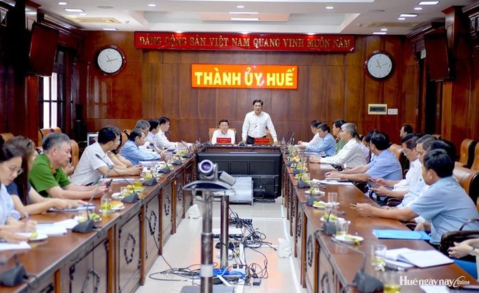 Toàn cảnh buổi làm việc.